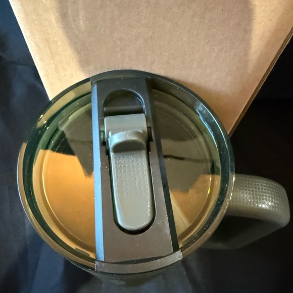 New 40oz Stanley Forest Green with Flip Top Straw - Picture 3 of 6